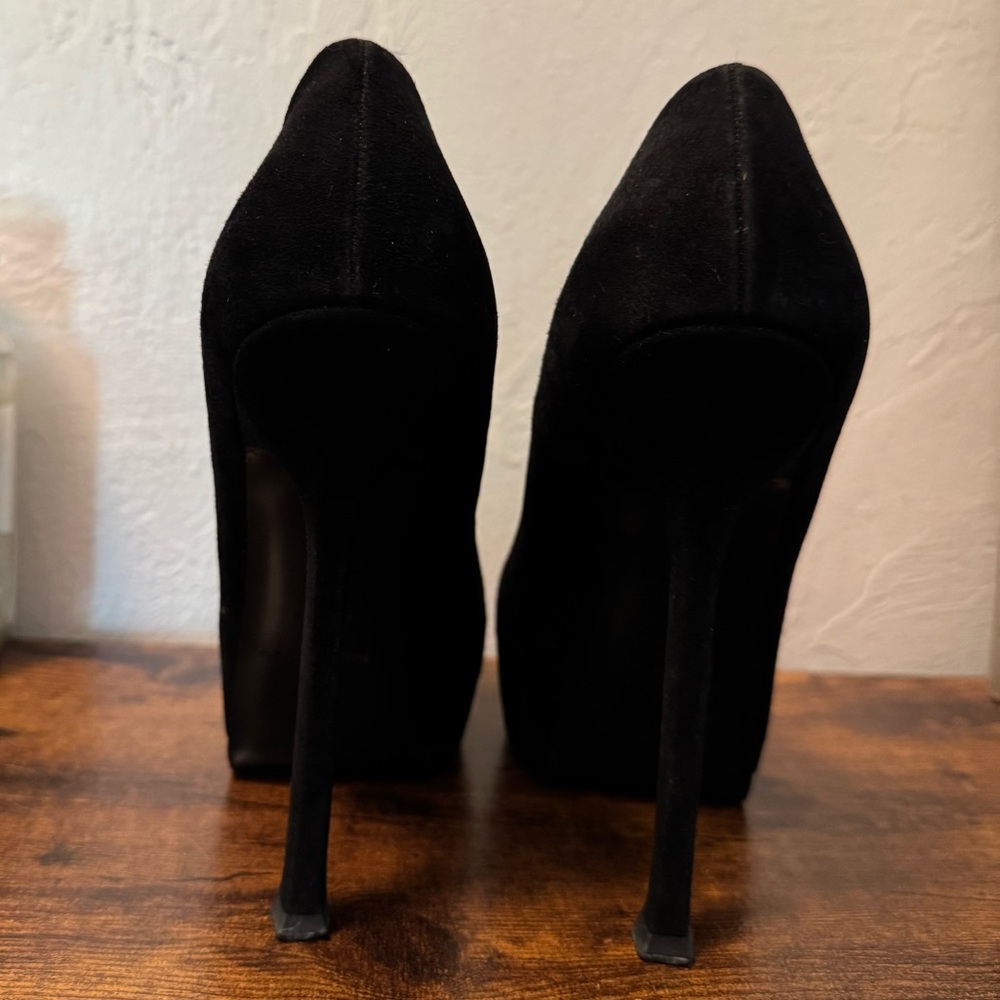 Yves Saint Laurent Iconic and  Classy Tribute Black Suede Stiletto Pumps - Picture 3 of 6